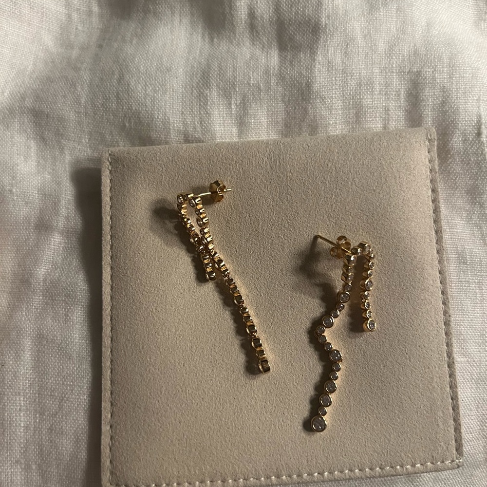 Astrid and Miyu - Crystal Scatter 18 karat gold plated earrings